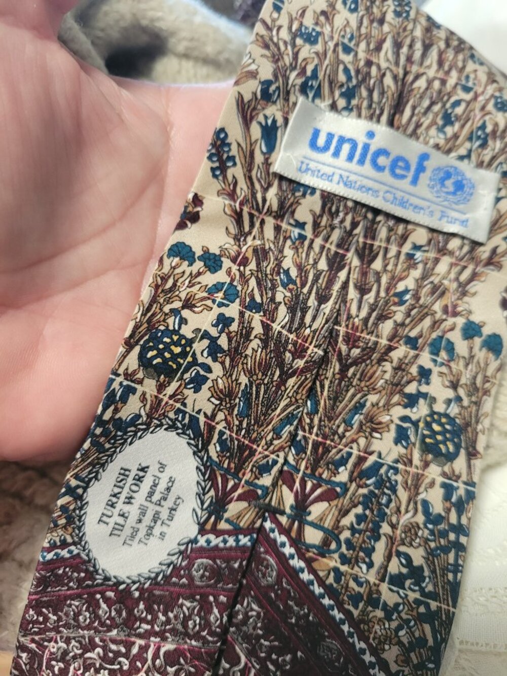 Unicef Men's Turkish Tile Work Tie 100% Silk - Picture 2 of 3